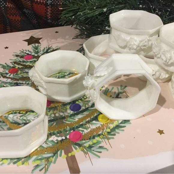 Bright White Porcelain Napkin Rings with White Flowers 2 sets of 4 - Picture 4 of 4